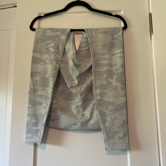 Lululemon Super High Waisted Leggings - Picture 3 of 5